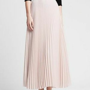 New! Banana Republic Pleated Maxi Cream Skirt 12